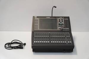 Yamaha QL1 16 Channel Digital Mixer Console