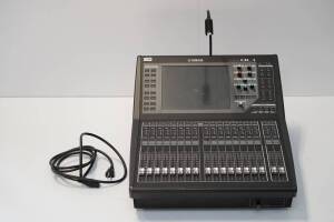 Yamaha QL1 16 Channel Digital Mixer Console